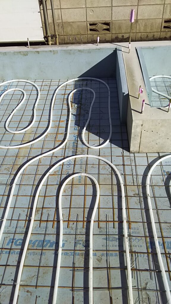 蓄熱式床暖房配管敷設003